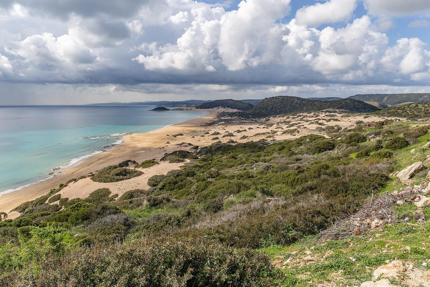 Strand auf der Karpaz-Halbinsel im Bezirk İskele in Nordzypern