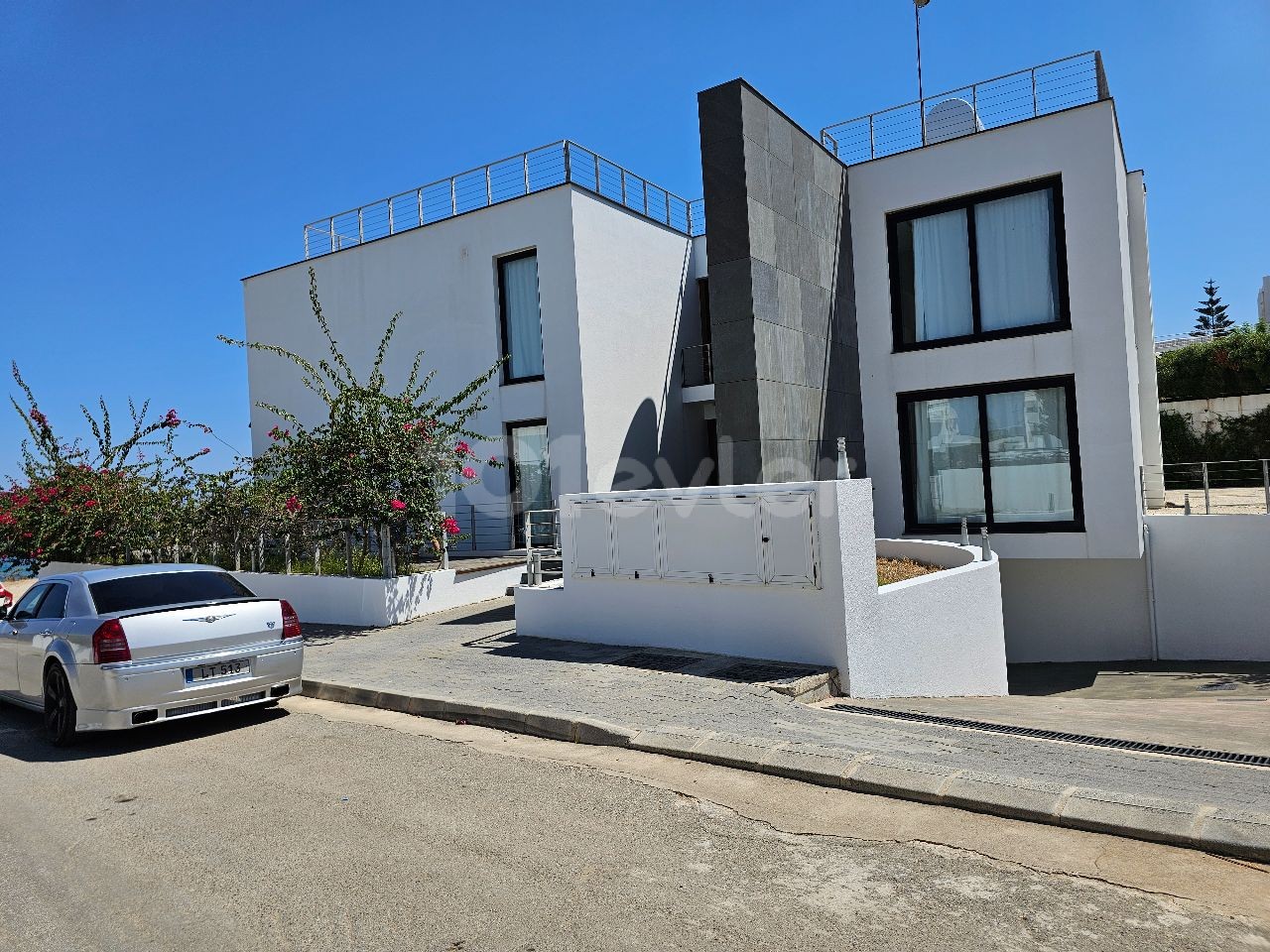 Villa in Girne (Kyrenia), Nord Zypern – Foto 2 von 32