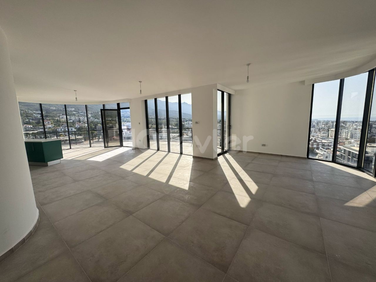 Wohnung in Girne (Kyrenia), Nord Zypern – Foto 1 von 17