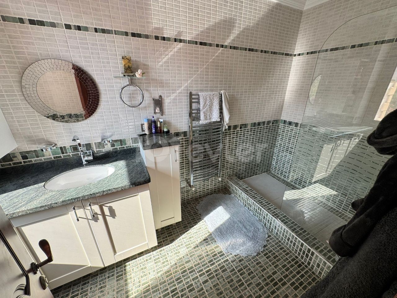 Villa in Girne (Kyrenia), Nord Zypern – Foto 32 von 40